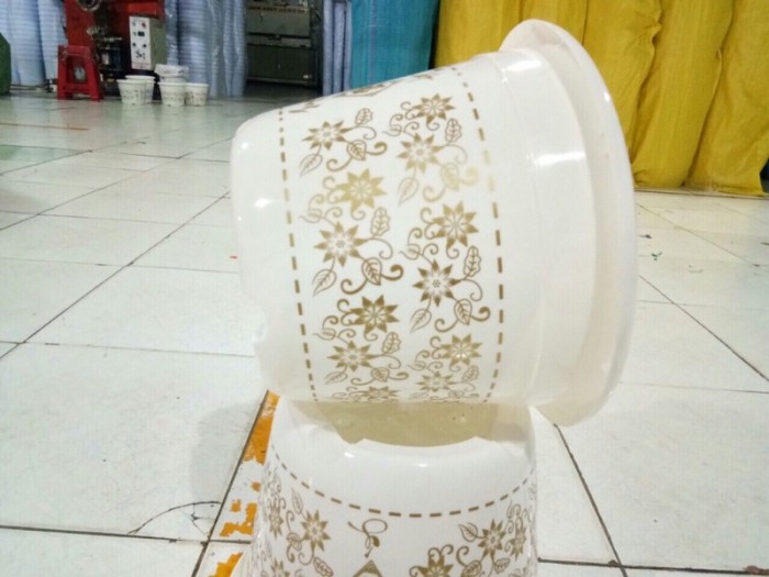 Chậu hoa nhựa Thakico Sản Xuất Chậu Nhựa giả sứ in bông Như Ý Cát Tường