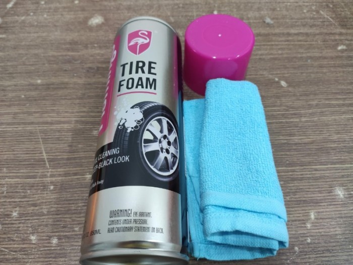 Làm Sạch Lốp Dưỡng Nhựa Nhám 2 Trong 1 Flamingo TIRE FOAM 650ml Kèm Khăn