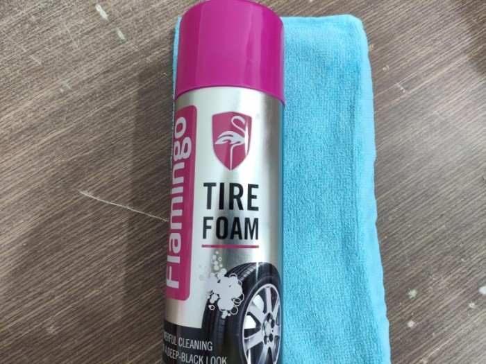 Làm Sạch Lốp Dưỡng Nhựa Nhám 2 Trong 1 Flamingo TIRE FOAM 650ml Kèm Khăn