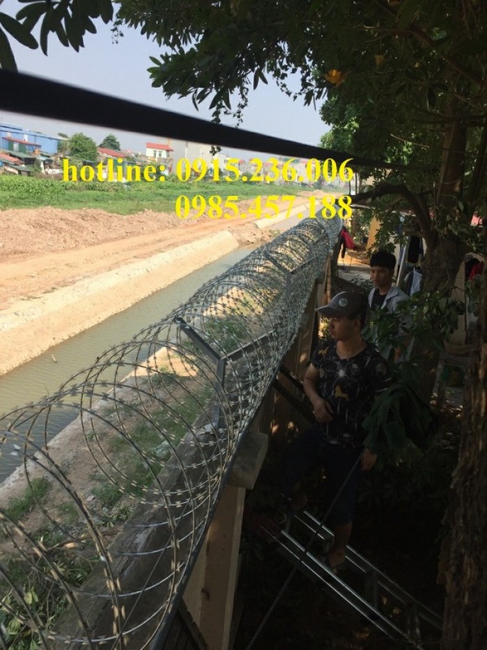 Thi công hàng rào thép gai hình dao - Nhật Minh Hiếu mới 100%1