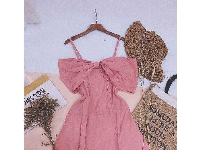 Đầm xòe công chúa rớt dây viền ngọc màu hồng dâu | Đầm xòe đẹp