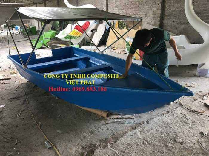 Thuyền Composite phòng chống bão lụt1