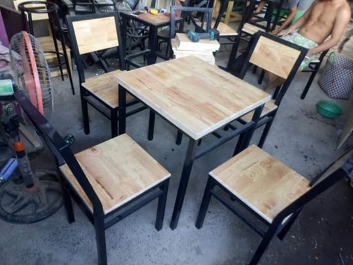 Bộ bàn ghế gỗ chân sắt giá rẻ2