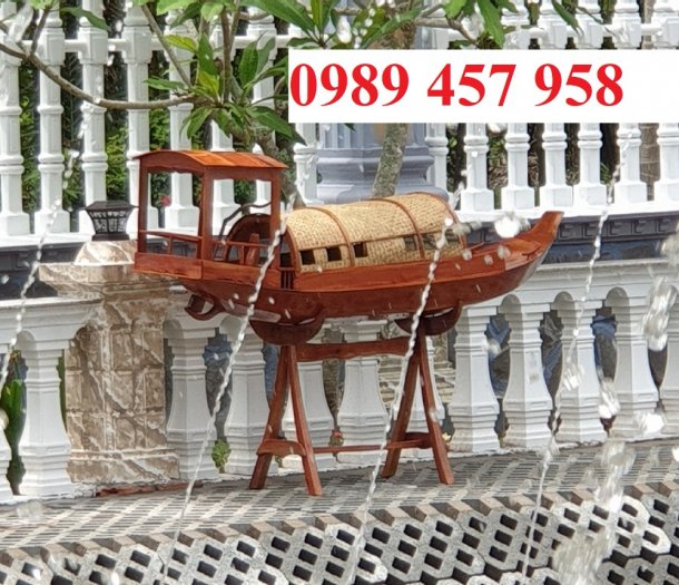 Thuyền gỗ trang trí tại Hà Nội12