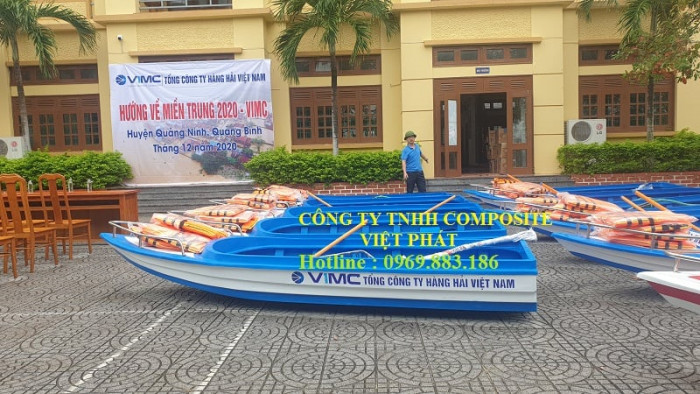 Thuyền composite dài 6m rộng 1.7m tải trọng 20 người cứu hộ lũ lụt Quảng Bình, Quảng Trị  - 0969883186 -Composite Việt Phát3