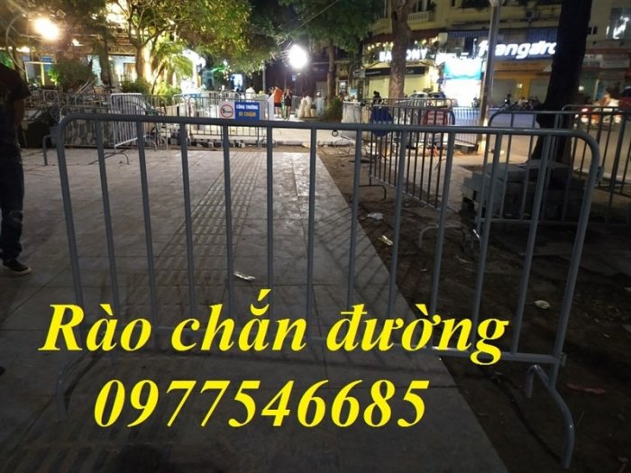 Sản xuất rào chắn chốt, hàng rào di chuyển, rào chắn lối đi tại Hà Nội mới 100%4