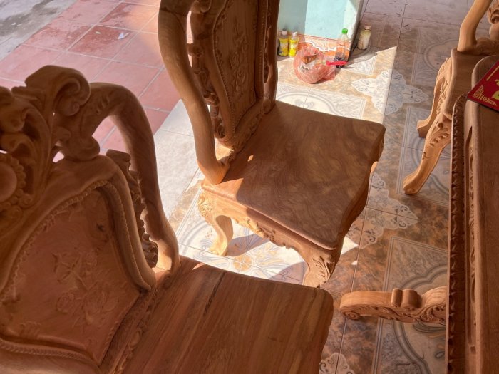 Bộ bàn ghế hoa lá tây đục 2 mặt ván tràn gỗ gõ đỏ . Mẫu 0120