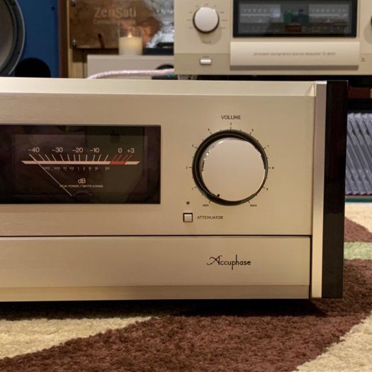 Accuphase E-3056