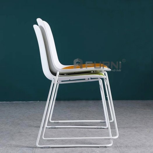 Ghế bàn ăn thân nhựa chân sắt vòng đẹp hiện đại nhập khẩu CC1552-P1