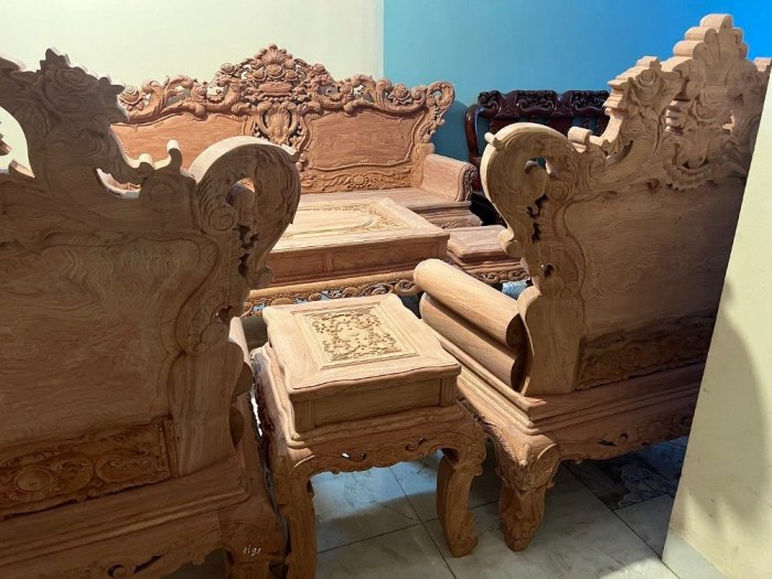 Bộ bàn ghế hoàng gia hoa lá tây mẫu mới gỗ hương đá1