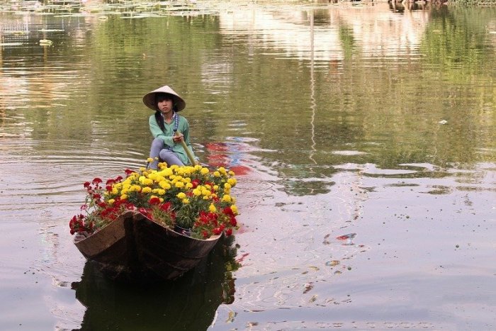 Mẫu xuồng gỗ trưng hoa tại Sài Gòn, Xuồng gỗ trang trí đẹp nhất7