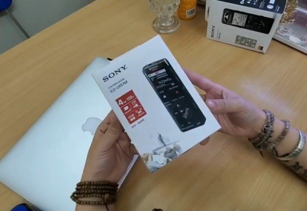 Máy ghi âm Sony ICD-UX570F thiết kế loa lớn thu phát nghe rất rõ1