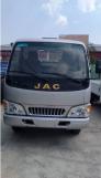 Xe tải JAC HFC1030K4 2.4 TẤN hạ tải vào Thành phố