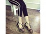 Sandal dây chéo
