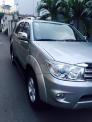 Bán xe Toyota Fortuner 2011 số tự động 2 cầu màu bạc Zin