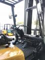Xe nâng nội địa Nhật 4tấn - Động cơ dầu - Hiệu TCM - Càng xúc lật