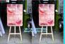 standee gỗ treo tranh, giá treo tranh bằng gỗ