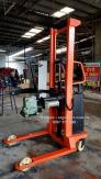 Xe nâng quay đỗ thùng phuy bằng điện 350kg