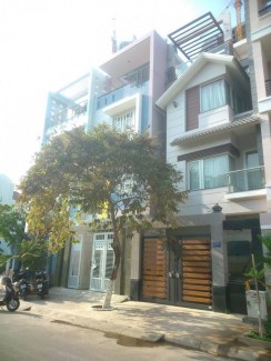 Nhà Him Lam có SỔ HỒNG, DT: 5x18 m, 1 trệt, 2.5 lầu, hướng Nam, đường 12m (sát đường NGUYỄN HỮU THỌ), đối diện công viên cây xanh, nằm trong khu dân trí cao. Thích hợp để ở hoặc làm văn phòng.