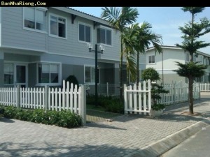 Nhà 1 trệt 1 lầu, thiết kế theo tiêu chuẩn Singapore, tinh tế, sang trọng.