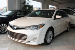 Toyota Avalon Limited Hybrid 2015. Xe màu Trắng mới 100% nhập Mỹ
