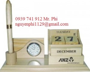 Combo Lịch đồng hồ vạn năng để bàn và bút thường dạng xoay để mở ngòi.
Giá: 520k