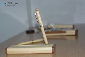 Bộ set: Bút gỗ 02 và hộp bút gỗ 10