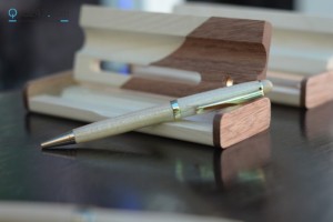 Bộ set: bút gỗ và hộp bút gỗ