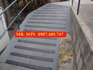 tấm lót chống trượt bãi đậu xe