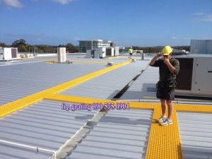 sàn lót lối đi cách nhiệt, chống trượt trên mái nhà máy