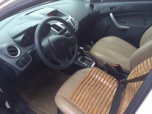 Bán Ford Fiesta đời 2011 màu trắng số tự động