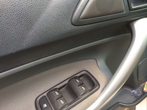 Bán Ford Fiesta đời 2011 màu trắng số tự động
