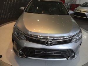 Toyota Camry 2.5q Màu Bạc