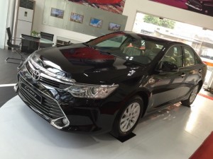 Camry 2.0E Màu Đen Mới 100%