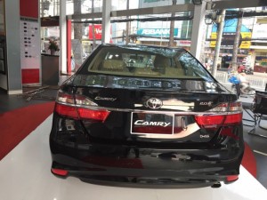 Camry 2.0E Màu Đen Mới 100%