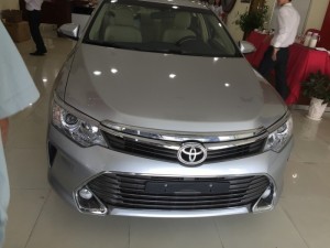 Camry 2.0E Màu Bạc