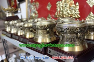 Biểu tượng trống đồng Việt Nam làm quà tặng đối tác, quà tặng hội nghị