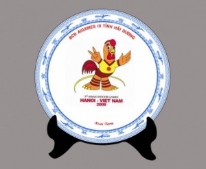 In dĩa sứ trắng