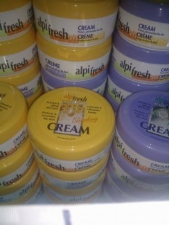 Sản phẩm chăm sóc da toàn thân nhãn hàng Alpifresh của Lenhart Kosmetik.