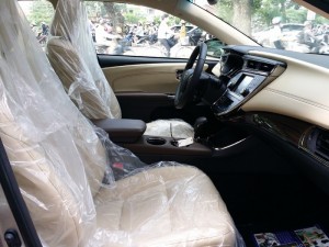 Bán Toyota Avalon 2.5 Hybrid Limited màu vàng cát giao ngay