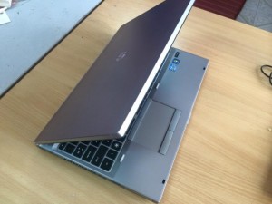 Laptop Hp 8560p i7 2640 4gb 320gb vga rời giá 7 triệu 500k