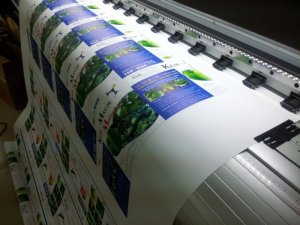 Quy trình in ấn được thực hiện trên dàn dây chuyền tự động tân tiến, đáp ứng cao về màu sắc, chất lượng hình ảnh, độ phân giải, mang đến cho bạn một thành phẩm hoàn mỉ