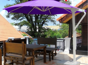 Dù tròn lệch tâm che nắng sân vườn