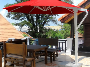 Dù tròn lệch tâm che nắng sân vườn