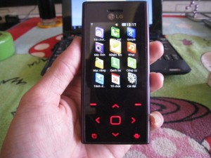 LG BL20, cảm ứng, trượt, 3G, 5mpx flash.