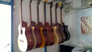Bán đàn guitar giá rẻ ở tphcm – Gutiar Ân Điển