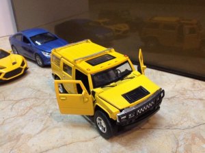 XE HƠI MÔ HÌNH HUMMER 2 1:32
Chất liệu: Kim loại.
Tính năng: Mở được 2 cửa, capo trước. Có đèn - nhạc
Kích thước: dài 13 cm x rộng 5.5 cm x cao 4 cm
Giá 165k