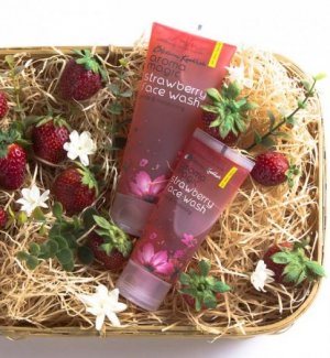 Sửa rửa mặt hương dâu (STRAWBERRY FACE WASH)