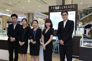 Thiết kế & may đồng phục nhân viên tư vấn bán hàng tại showroom, trung tâm thương mại