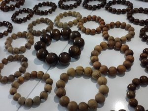 Vòng tay, tràng hạt gỗ thủy tùng thật 100%